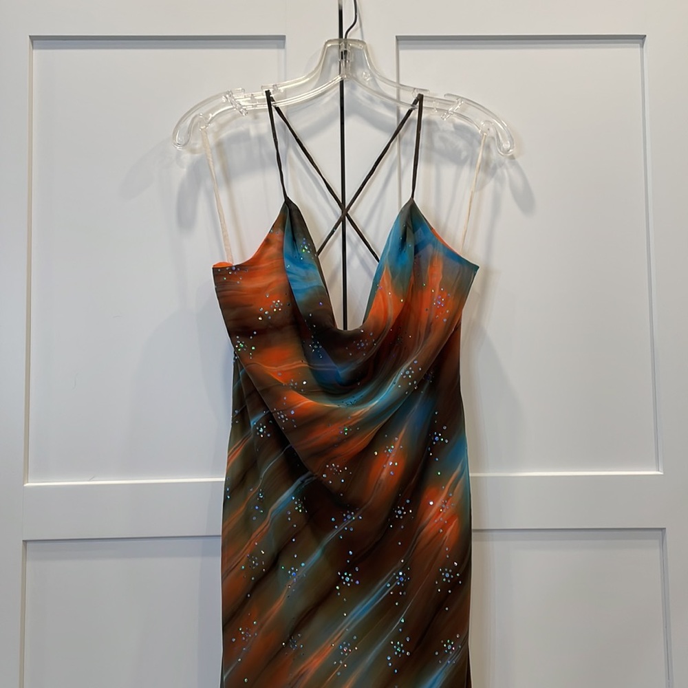 Sexy (!) low cut Gown, cross back spaghetti straps and matching scarf, size 6